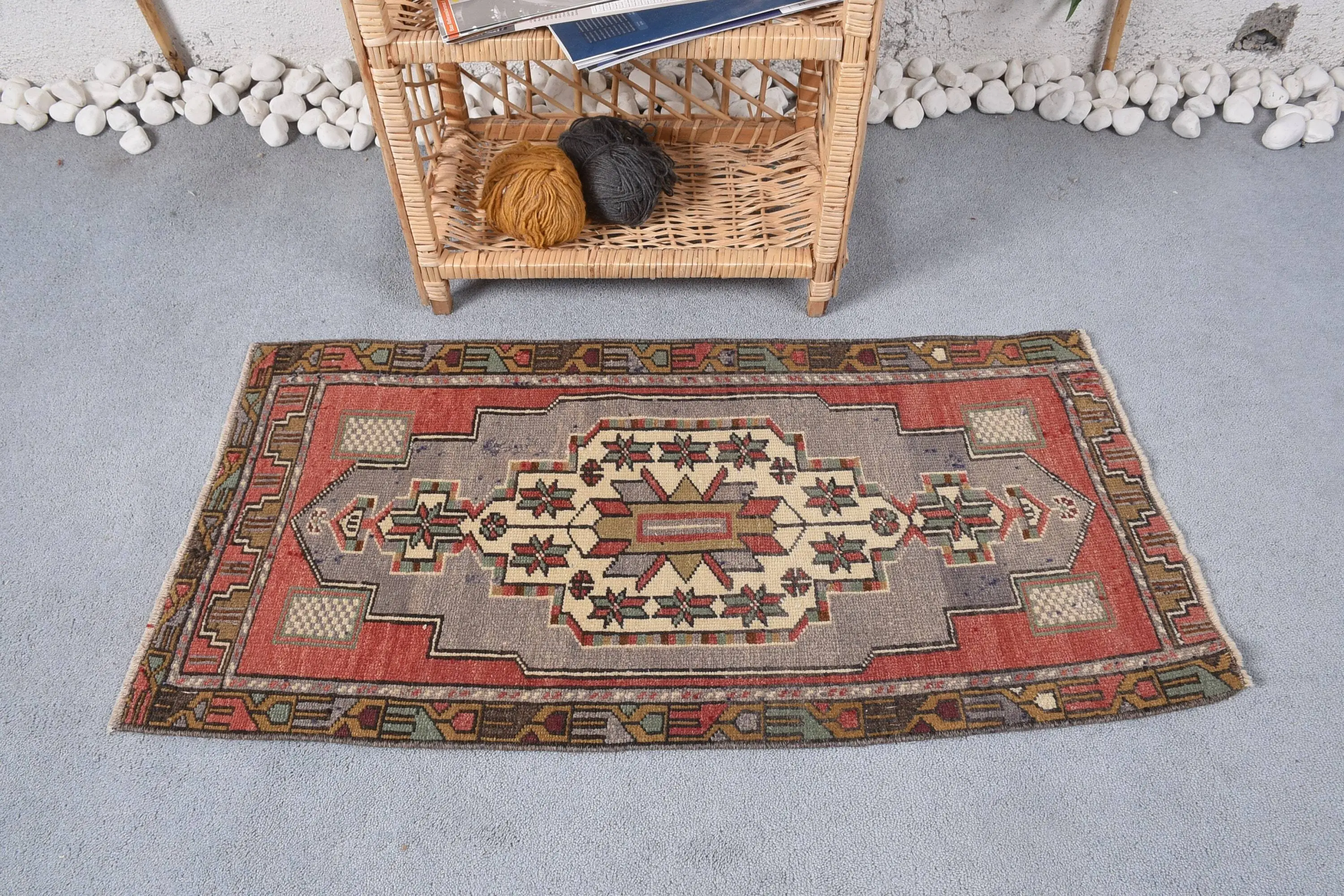 Alfombra oriental turca hecha a mano 1.7x3.4 ft, alfombra vintage de lana roja