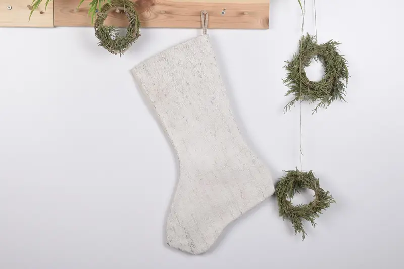 Şenlikli Noel Süsleri Deseni, 19 İnç Geniş Tatil Çorabı