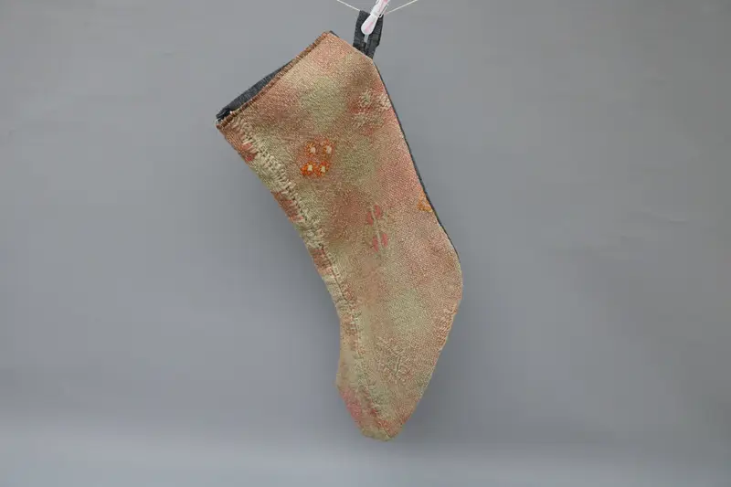 Bej Süslemeli Kahverengi Noel Çorabı, Şenlikli Tatil Çorabı