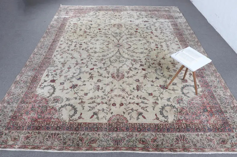 Handgefertigter Teppich in Beige und Grün, 0,8 x 12,7 Fuß Patchwork