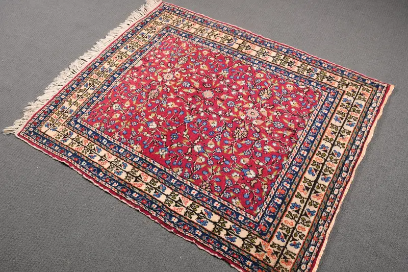 Vintage Türkischer Teppich 3,5x4,2 ft (107x128 cm), Oushak Roter Wollteppich - 1