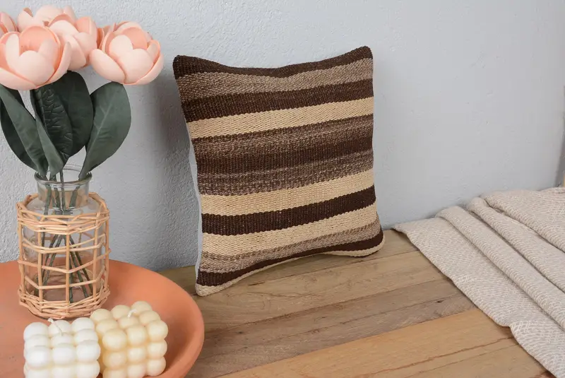 Beige & braun gestreiftes Wurfkissen, Vintage besticktes Kissen