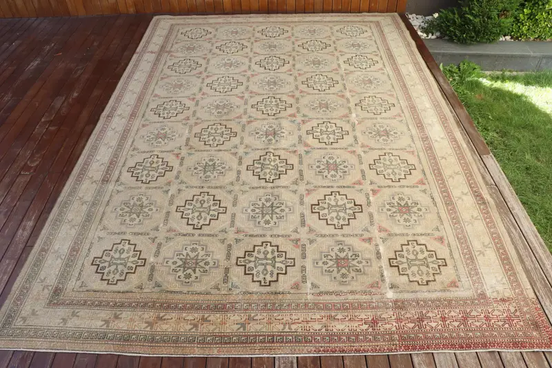 Kahverengi Bordürlü El Yapımı Bej Halı, 0,7x11,9 ft