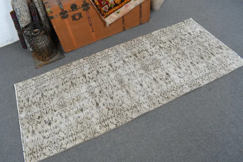 Türk Halısı, 2.6x6.3 ft Vintage Halı, Gri Kahverengi Çiçekli Yün Halı - 1