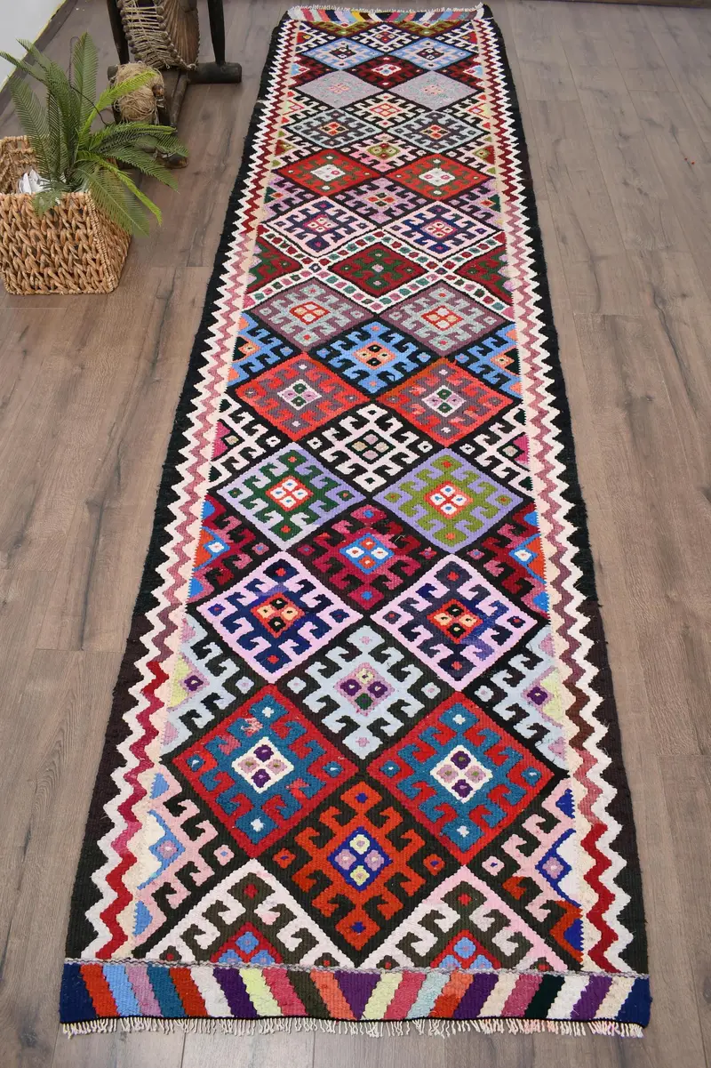 Vintage Türk Yolluk Halısı 3x11.7 ft (90x358 cm), Kırmızı Puantiyeli Kilim - 1