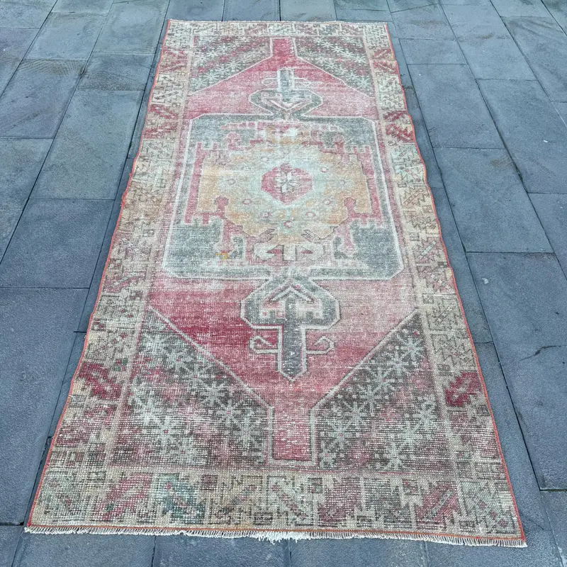 ピンクの水玉模様のラグ、3.7x8.3フィートのシックなホームアクセント