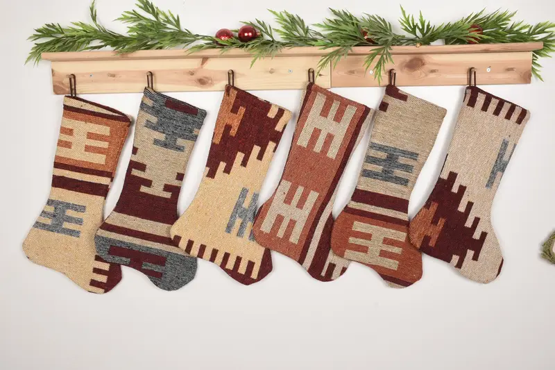 Şenlikli Noel Süsleri Deseni, Dayanıklı Kilim Halı Noel Çorabı