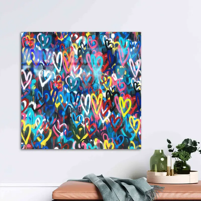 エレガントなプリントガラス: バンクシーのカラフルなハートのデザイン
