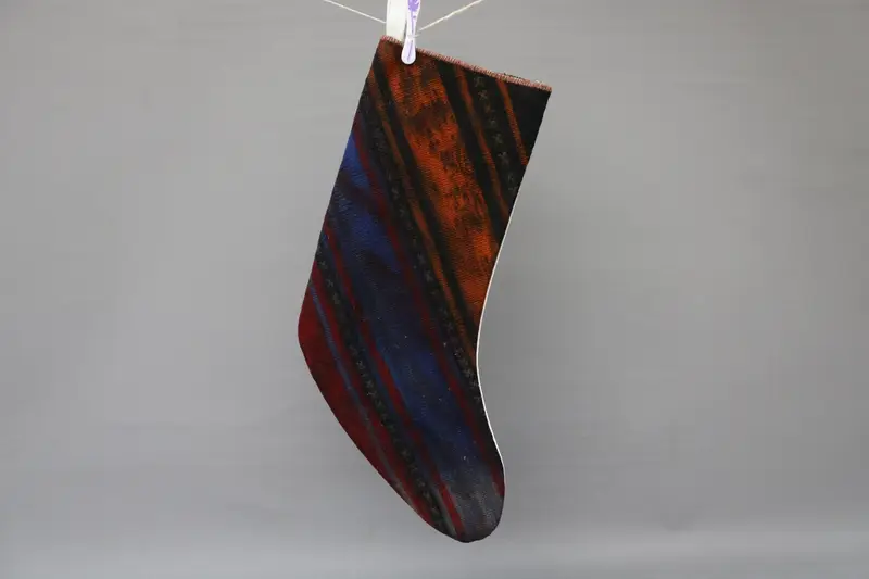 お祝いのクリスマスオーナメントパターン、9インチブラウン&オレンジストッキング