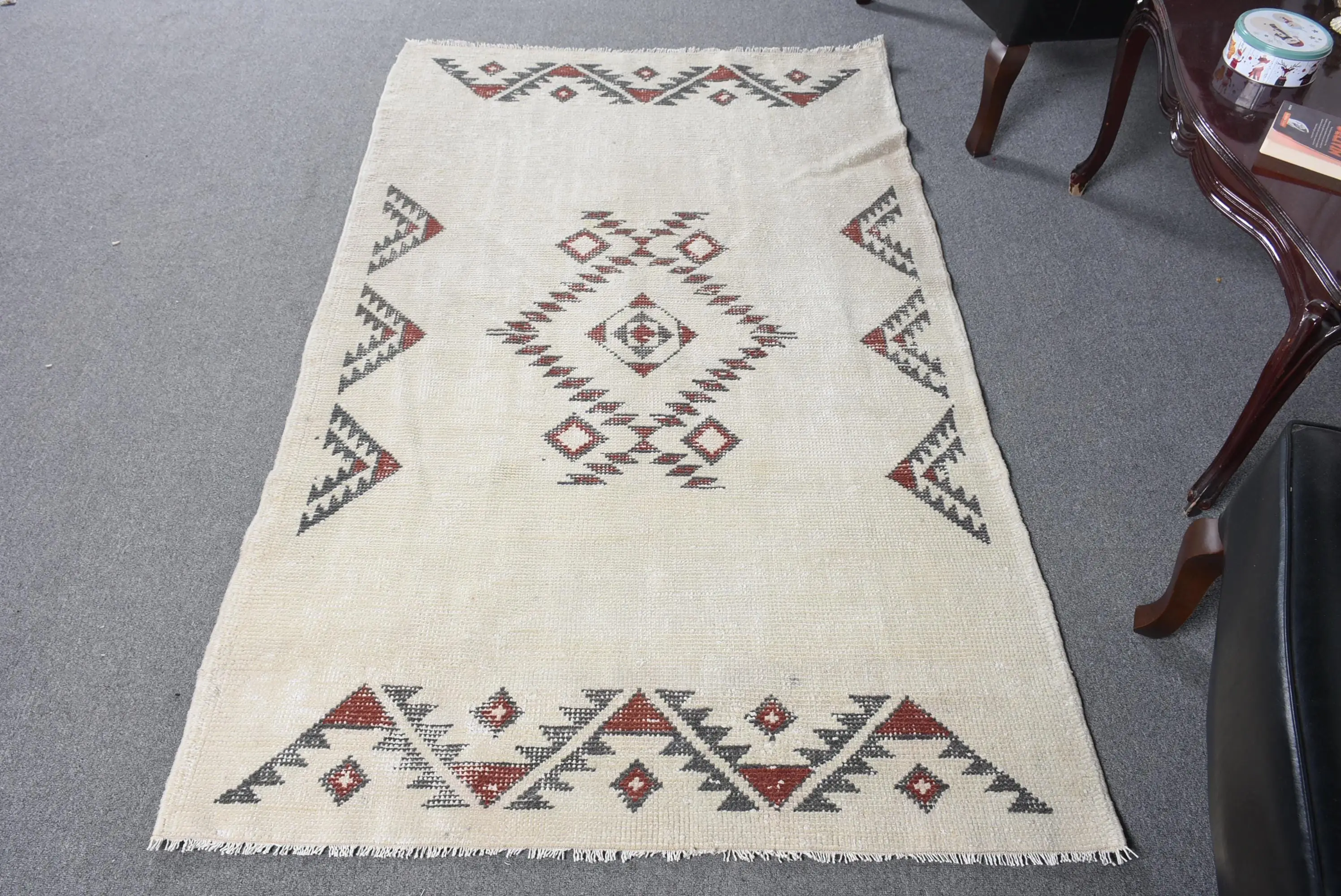 Türk Halısı, Accent 3.8x6.2 ft Vintage Halı, Beyaz Çiçekli Yün Halı - 1
