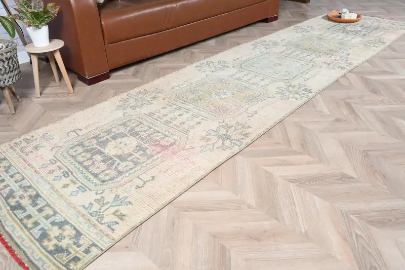 Elegant Beige & Green Rug, 2,7x11,4 ft Floral & Geometric