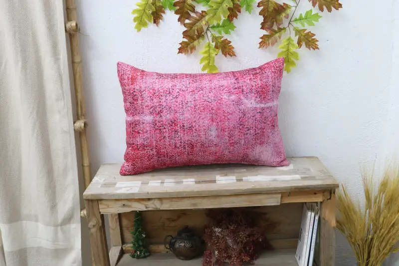 Handgefertigtes besticktes Kissen, quadratisches Vintage-Kissen mit Reißverschluss