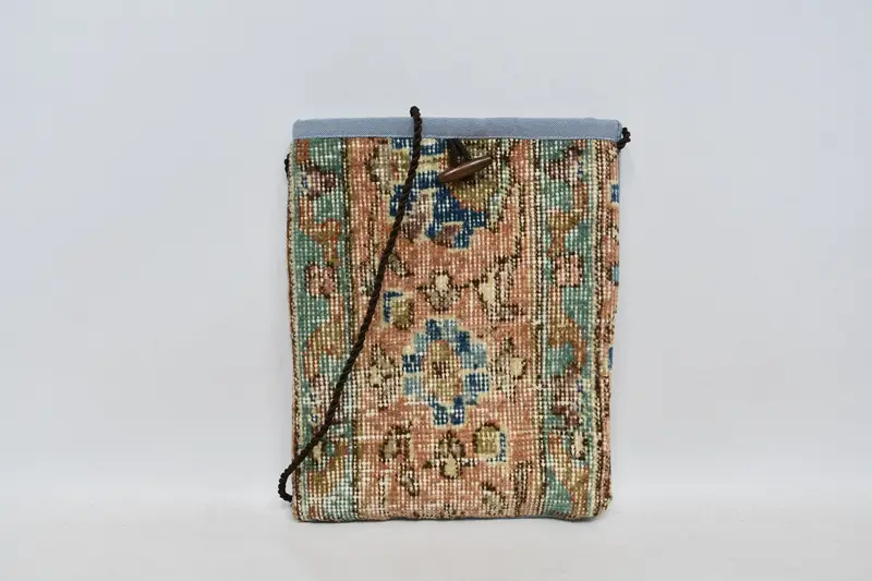 調節可能なストラップ付きキリムバッグ、ヴィンテージモチーフ付きウールクロスボディ