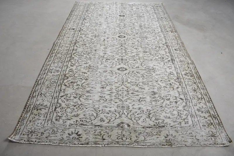 5.6x9.7 ft Vintage Oushak Rug, Turkish Rug, White Camouflage Wool Rug - 1
