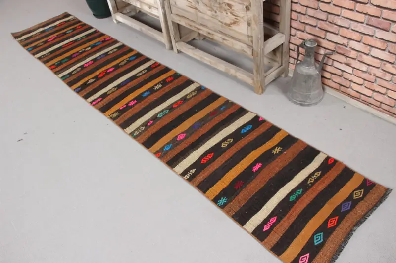 Vintage Türk Halısı 1.8x10.2 ft, Kilim Kahverengi Çiçekli Yün Halı - 1