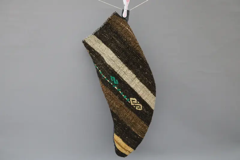 Medias navideñas beige con adornos marrones, medias festivas