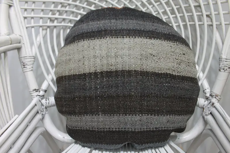 Handgefertigtes besticktes Kissen, Vintage gestreiftes Wurfkissen