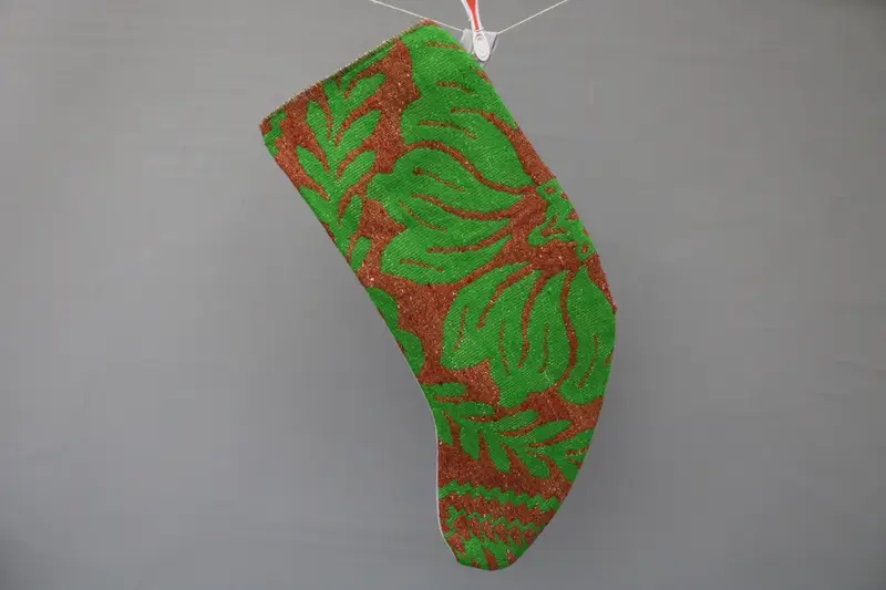 Kahverengi ve Yeşil Noel Süsleri Çorabı, 9 İnç Geniş Tatil Çorabı
