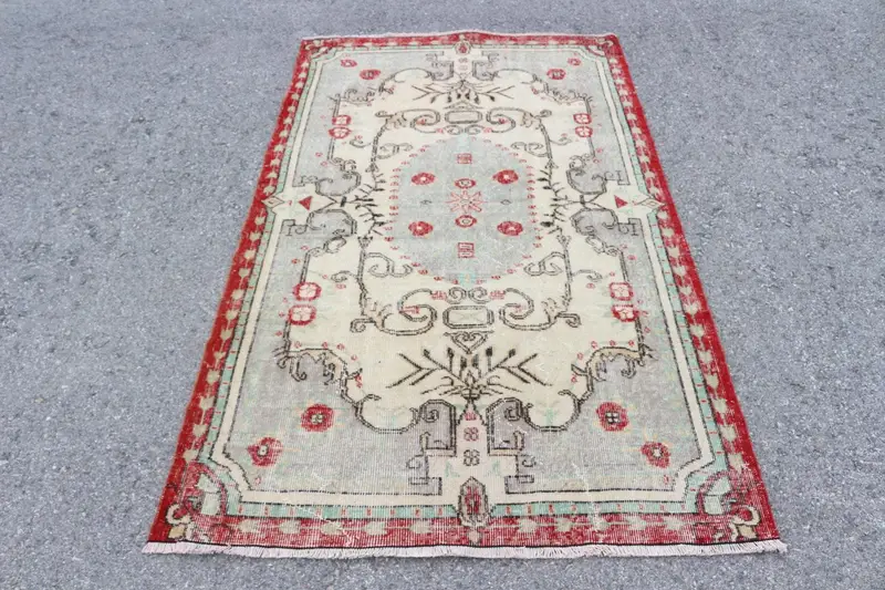 Vintage Türk Halısı, 3.9x6.5 ft Alan Halısı, Kırmızı Gri Çiçekli Yün Halı - 1