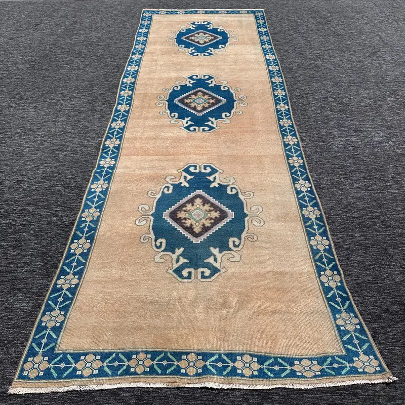 Ombré-Teppich in Beige und Blau, 0,4 x 11,8 Fuß, schickes Dekor