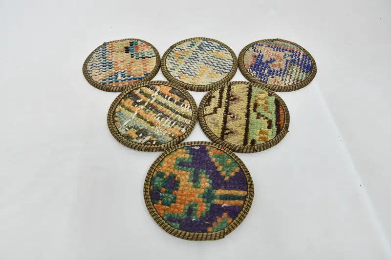 Elegantes posavasos redondos azules y beige, posavasos de cristal premium