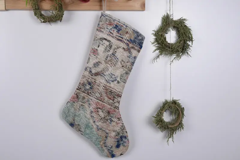 Şenlikli Noel Süsleri Deseni, 19 İnç Genişliğinde Noel Çorabı