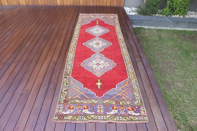 Roter Perserteppich, 3 x 9,8 Fuß, eleganter grauer Akzent