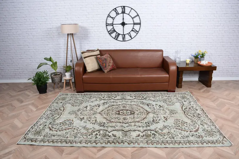 Vintage 5.6x8.4 ft Halı, Oushak Türk Halısı, Gri Bordürlü Yün Halı - 1