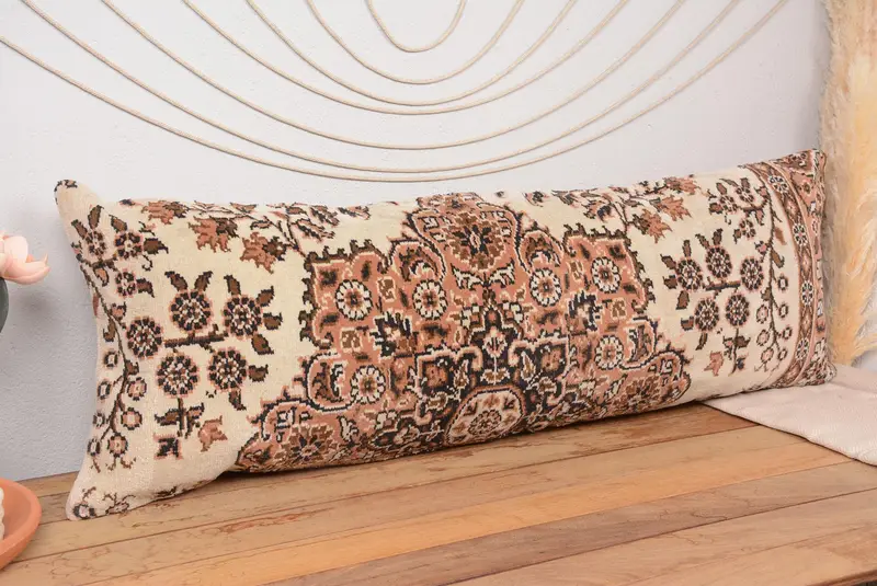Almohada bordada floral beige y roja, almohada de lanzamiento versátil de 16x48