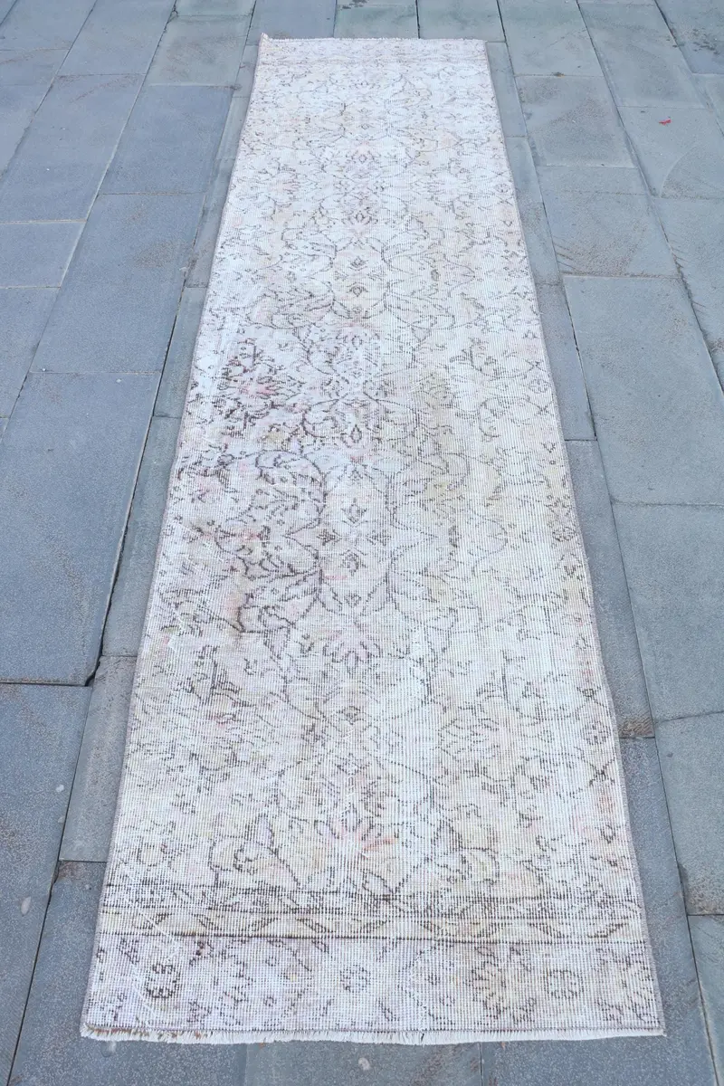 Eleganter Teppich in Beige und Braun, 2,5 x 9,8 Fuß großes botanisches Design