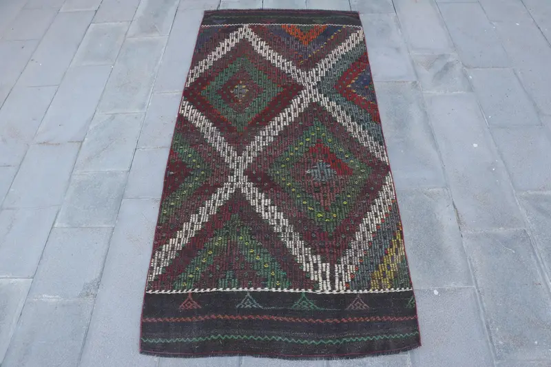 Elegant White Oriental Rug, 3.4x7.6 ft with Green Accents