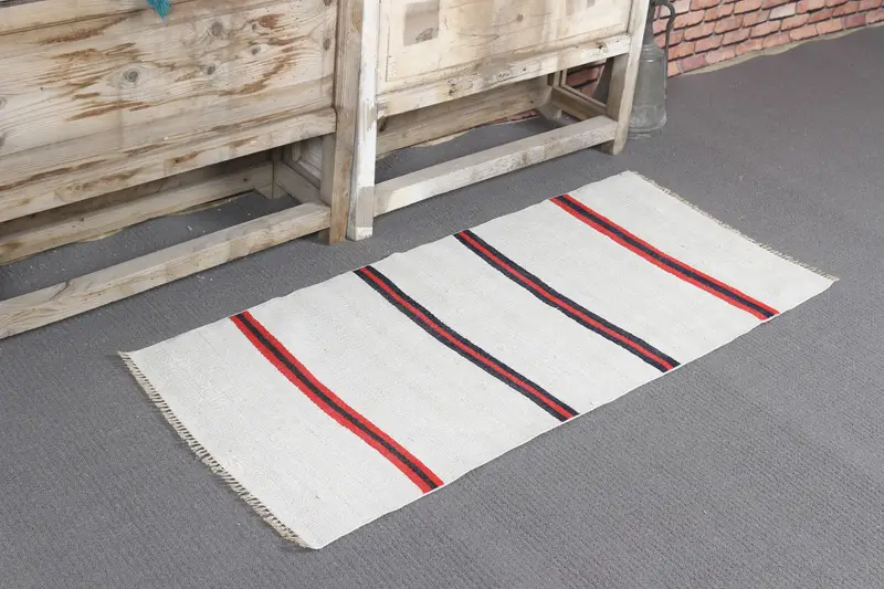 Türk Küçük Halı 1.9x4.2 ft, Beyaz Kırmızı Çiçekli Halı Yün - 1