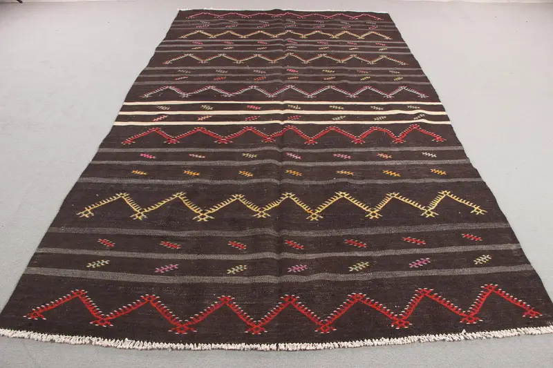 Elegant Black Rug, 6x10 ft Solid Comfort