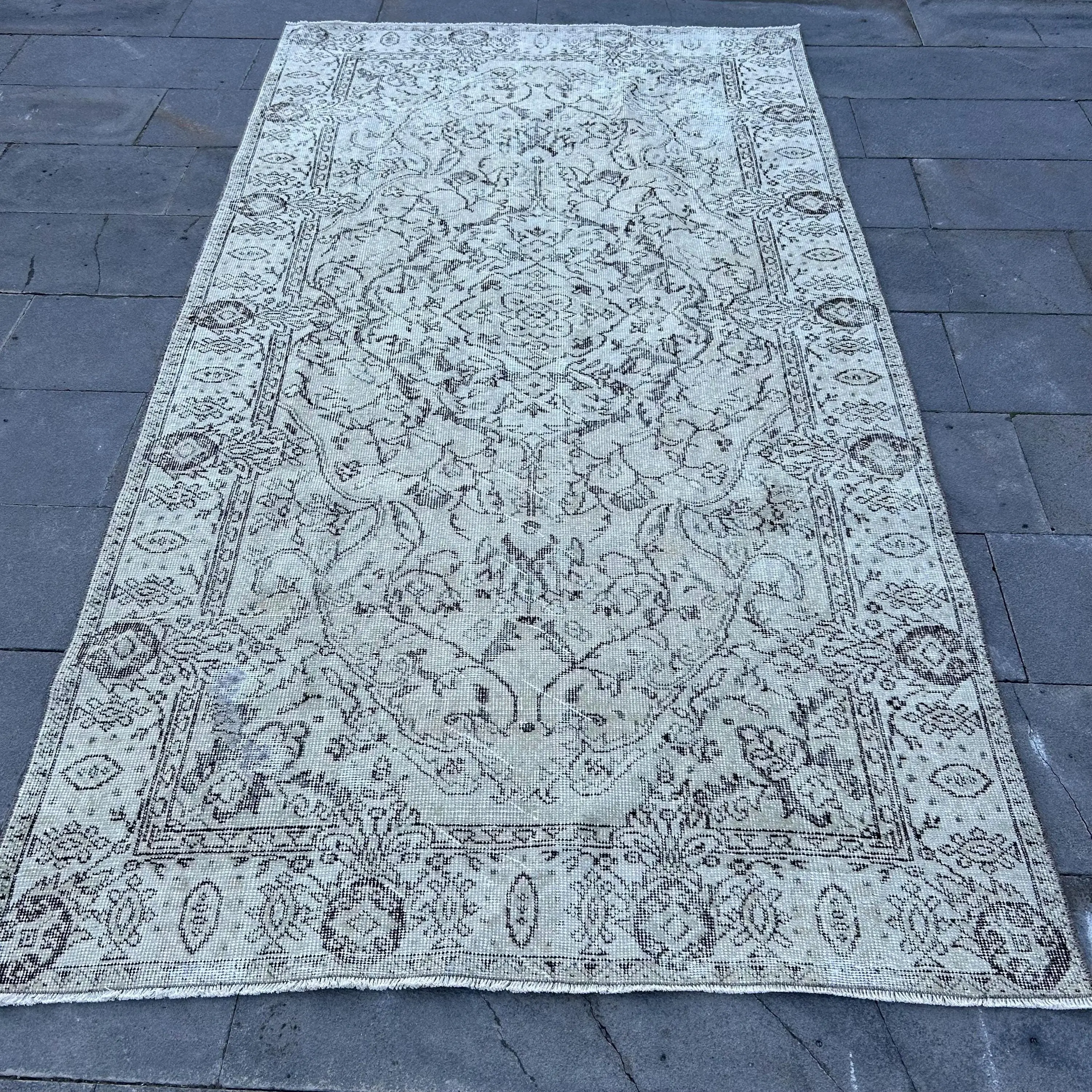 ヴィンテージ ラージ ラグ 144x271cm ターキッシュ グレー フローラル ラグ - 1
