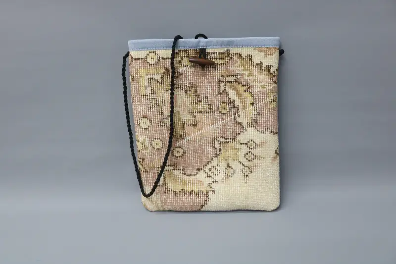 調節可能なストラップ ウール キリム バッグ、ミリタリー & ウエスタン スタイル クロスボディ バッグ