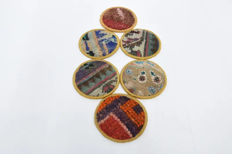 Eleganter runder Untersetzer in Orange und Grün, langlebig und stilvoll