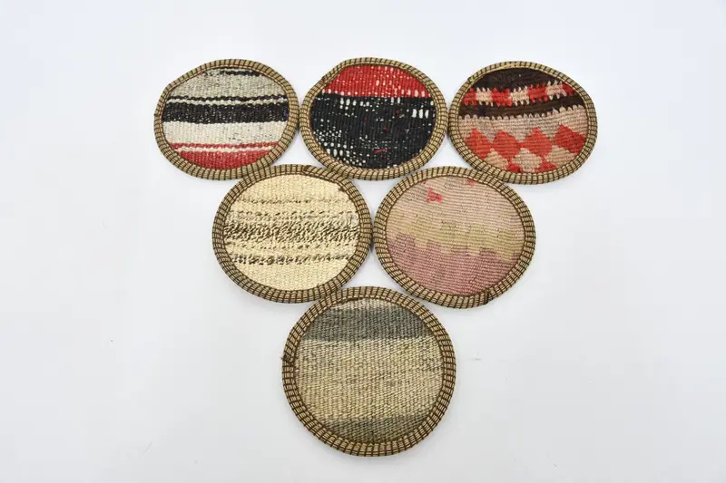 Zarif Bej ve Kırmızı Bardak Altlıkları, Çizgili Tasarım Bardak Altlıkları