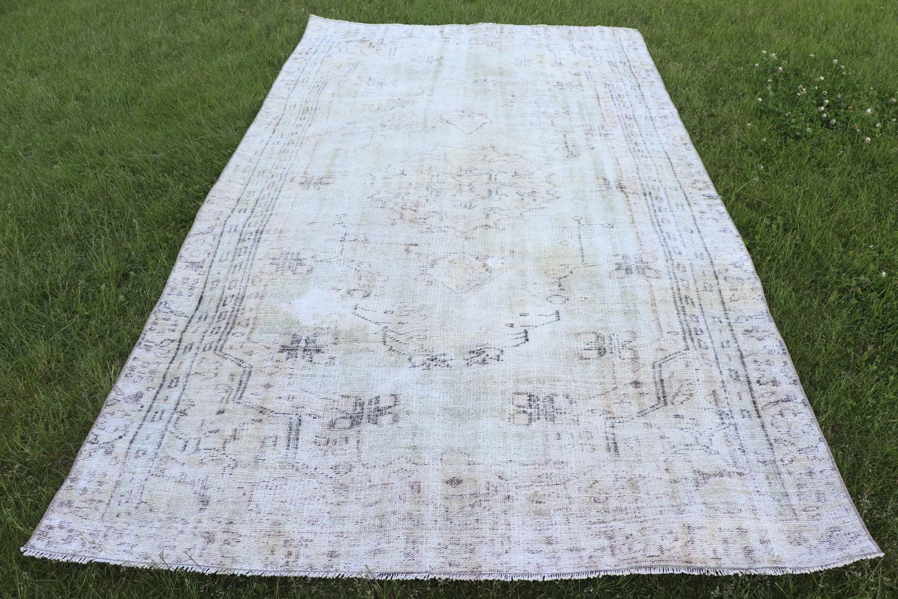 Vintage Large Rug, 5.5x9.3 ft Turkish Rug, White Wool Rug - 1