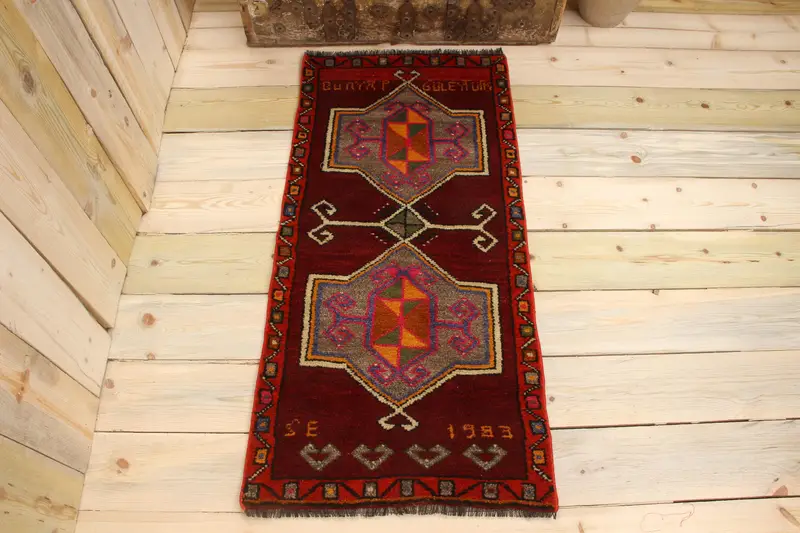 手作りのレッドオンブレラグ、0.1x3.5フィートの鮮やかなアクセント