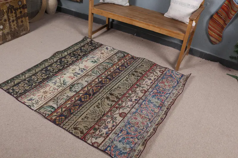 レインボー サウスウェスタン ラグ、4.3x4.7 フィートの鮮やかな装飾