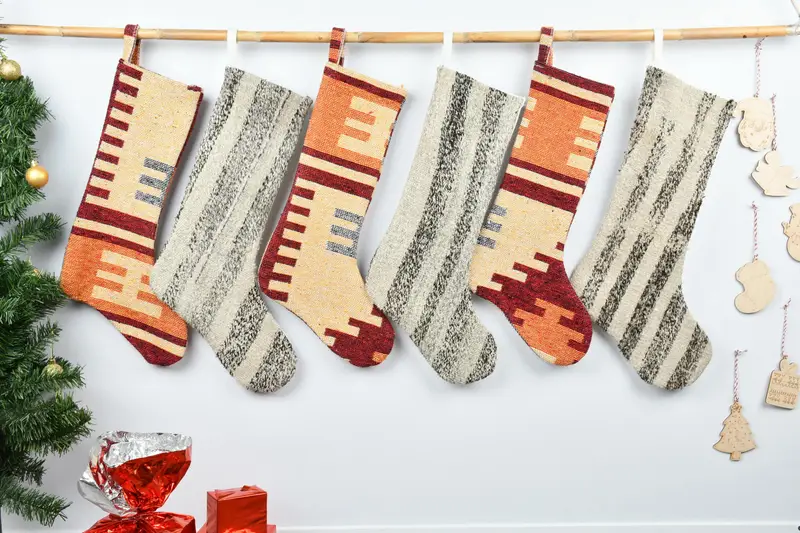 Patrón de adornos navideños festivos, calcetín navideño de 8 pulgadas de ancho