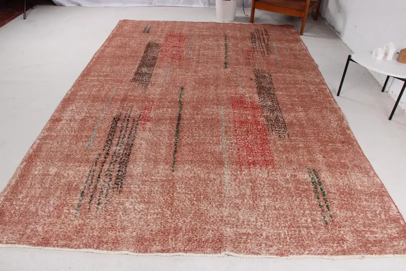 手作りの赤い抽象ラグ、0.6x10.5フィートのエレガントな装飾