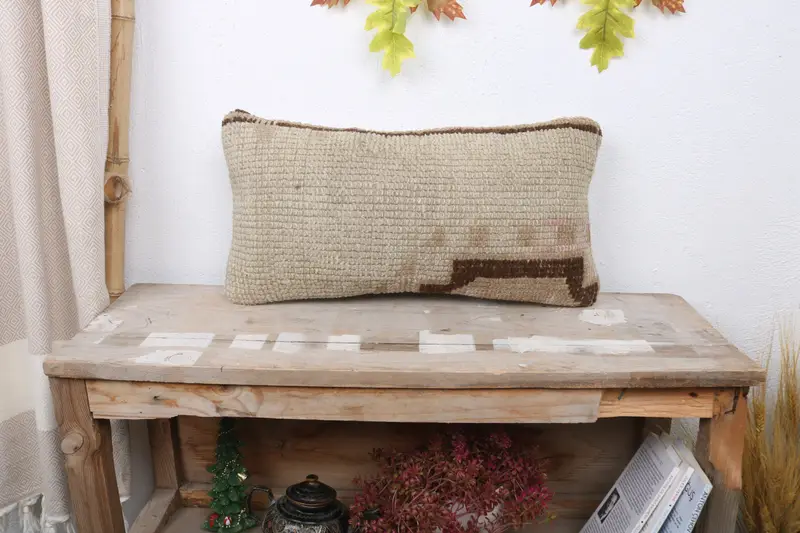 Besticktes Beige & Braun gestreiftes Kissen, handgemachtes 10x20 Wurfkissen