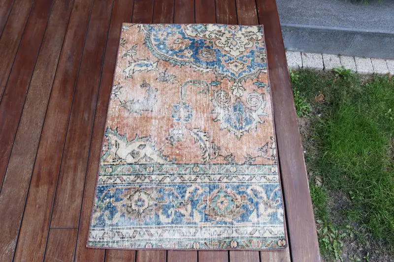 手作りのオレンジとブルーのラグ、2x3フィートの抽象的なデザイン