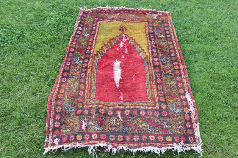 Alfombra Roja y Verde 100x150cm Elegante Diseño Bordeado