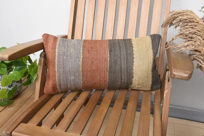 Almohada de tiro de lino a rayas beige y marrón, cojín bordado