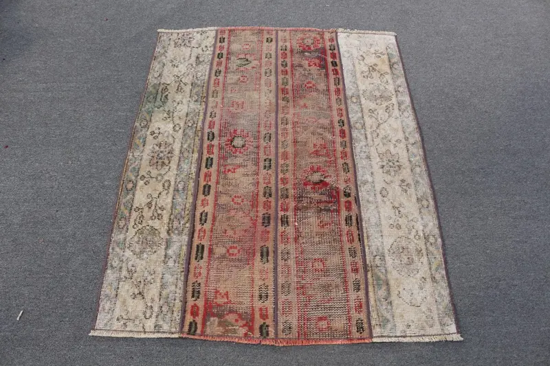 3x3.7フィートのグリーンフローラルラグ、エレガントなレッドペイズリーデザイン