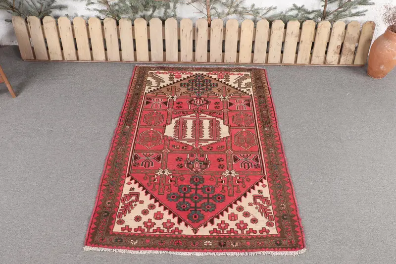 Handmade Pink Rug, 3,4x4,6 ft Floral & Paisley Design