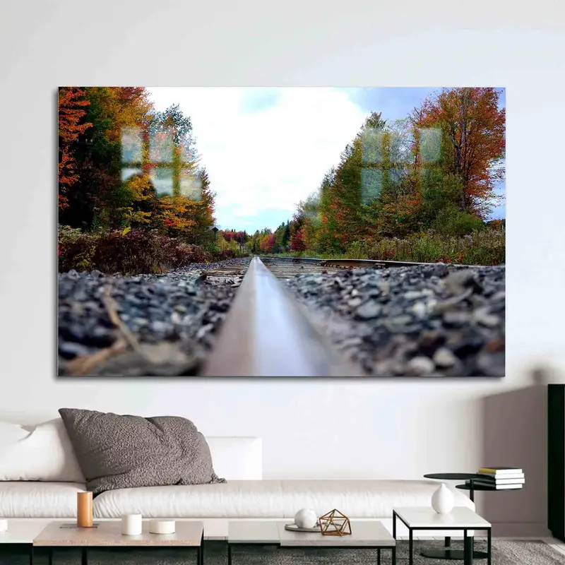 Vidrio impreso elegante: paisaje forestal y horizonte ferroviario