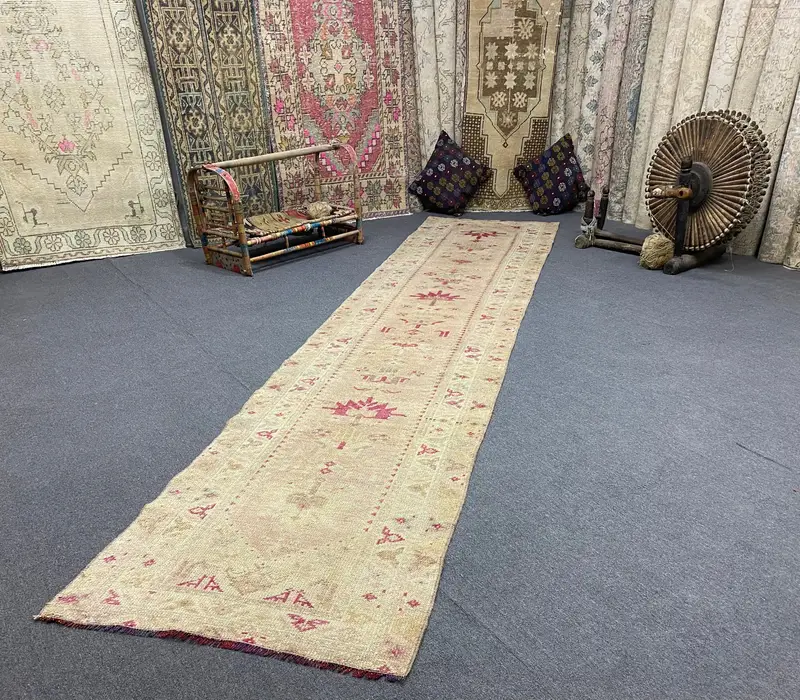 エレガントなピンクとベージュのラグ、2.5x12.3フィートの花柄&幾何学模様